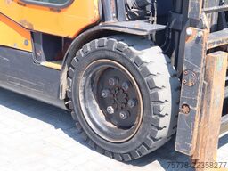 Doosan D35C-5 | SIDESHIFT & FORKSPREADER