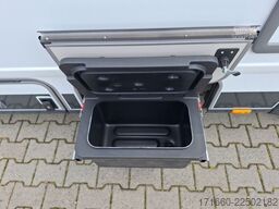 BÜRSTNER Signature SFT 7.5 AHK, Combi 6 E, SAT+TV,MARKISE