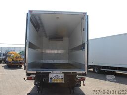 Scania P230 + thermo king + lift