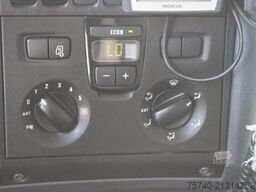 Scania P230 + thermo king + lift