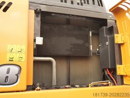 Case WX218 / 23t wheeled excavator /