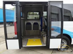 MERCEDES-BENZ eSprinter 14 Sitze Electric Range: 300 km