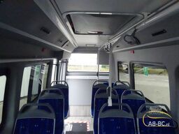 MERCEDES-BENZ eSprinter 14 Sitze Electric Range: 300 km