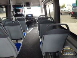 MERCEDES-BENZ eSprinter 14 Sitze Electric Range: 300 km