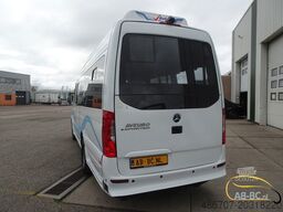 MERCEDES-BENZ eSprinter 14 Sitze Electric Range: 300 km