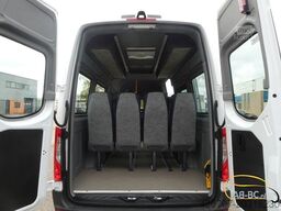 MERCEDES-BENZ eSprinter 17 Sitze Electric Range: 465 km