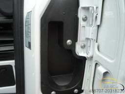 MERCEDES-BENZ eSprinter 17 Sitze Electric Range: 465 km