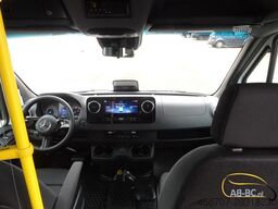 MERCEDES-BENZ eSprinter 17 Sitze Electric Range: 465 km
