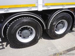 Mercedes-Benz Arocs 2633 flatbed truck / Crane FASSI