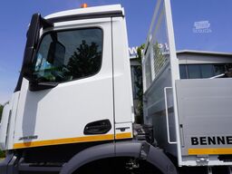 Mercedes-Benz Arocs 2633 flatbed truck / Crane FASSI