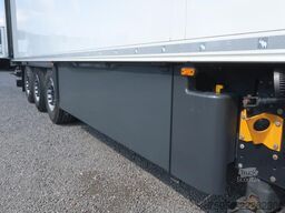 Schmitz Cargobull SKO 24 Doppelstock Carrier Vector HE19