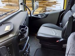Volvo FH540 8x4 Tridem truck with 35 tm Hiab crane and 2