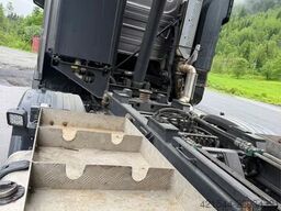 Scania R500 8x4 tipper truck with 2-axle Istrail tipping