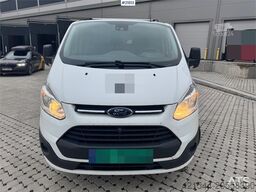 Ford Transit 4x2 Van with 2 Sets of Tires