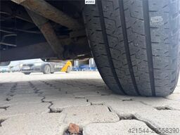 Ford Transit 4x2 Van with 2 Sets of Tires