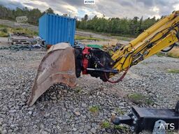 Komatsu PC210LC crawler excavator with 2 buckets and tiltr