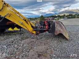 Komatsu PC210LC crawler excavator with 2 buckets and tiltr