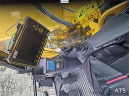 Komatsu PC210LC crawler excavator with 2 buckets and tiltr