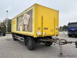 Saxas SAXAS, ANHäNGEWAGEN KOFFERAUFBAU MIT HEBEBüHNE