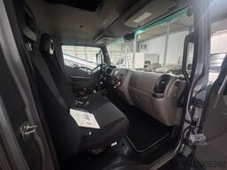 NISSAN NT 500 Koffer mit Ladebordwand *Schlafkabine*