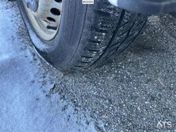 Iveco Daily box truck w/ lift and 2 sets of tires – Will