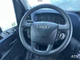 Iveco Daily box truck w/ lift and 2 sets of tires – Will