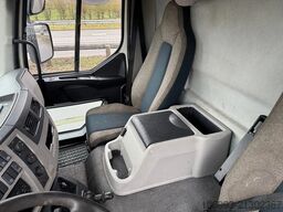 Volvo FL 210 Bakwagen