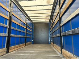 Mercedes-Benz Actros 2542 MP5 / Curtainsider 19 EPAL/