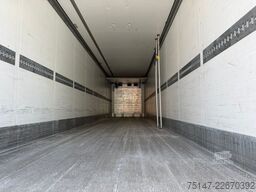 SCHMITZ CARGOBULL 3-Achs Tiefkühler verst. Trennwand Liftachse