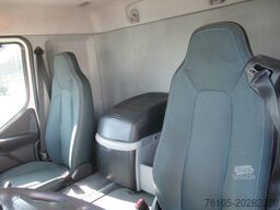 Volvo FL 250 Bakwagen + 6 deuren + Laadklep 2000 kg
