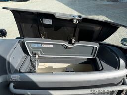 MAN R08 Lion?s Couch