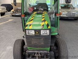 John Deere 4200 mit 2700 Std.Laub Schnee Salz Rasen Zubehör