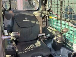 BOBCAT T 590 Raupe  & Strandreiniger Beach cleaner !!!