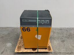 Jungheinrich EFG113 + Ladegerät 3698 (ist hinter 3699) --EK
