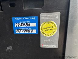Jungheinrich EFG113 + Ladegerät 3698 (ist hinter 3699) --EK