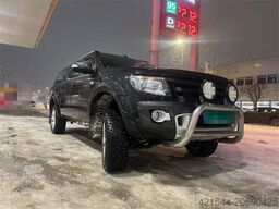Ford Ranger with two sets of tires and defective four-w