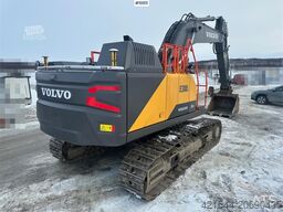 Volvo EC300EL crawler excavator w/ rototilt, cleaning an