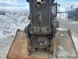 Volvo EC300EL crawler excavator w/ rototilt, cleaning an