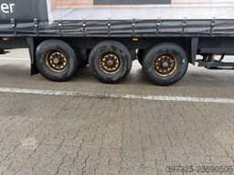 Schmitz Curtainsider / Planenauflieger / Gardin