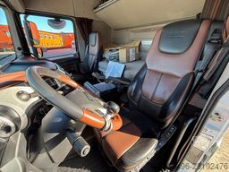 DAF XF 530 8x4*4 BOX L=6036 mm