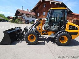 JCB 407 inkl. Schaufel & Palettengabel