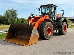 Hitachi ZW220-5B