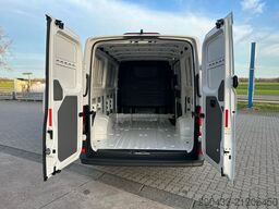 VW Crafter 30 2.0 TDI MR Aut. L3H2 / 4 J. Garantie...