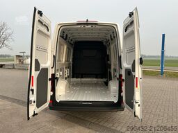 VW Crafter 30 2.0 TDI HD MR Aut. L3H3 / 4 J. Garan...