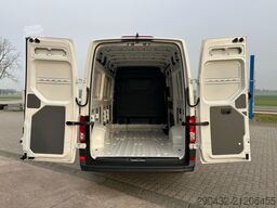 VW Crafter 30 2.0 TDI HD MR Aut. L3H3 / 4 J. Garan...