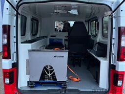 Opel Vivaro **AMBULANCE-RETTUNGSWAGEN**