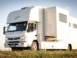 Mercedes-Benz Fuso Pferdetransporter Pop Out 3 Pferde