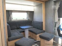 Mercedes-Benz Fuso Pferdetransporter Pop Out 3 Pferde