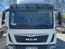MAN TGL 8.220 4x2 box truck – 115,000 km – tail lift a