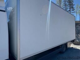 MAN TGL 8.220 4x2 box truck – 115,000 km – tail lift a